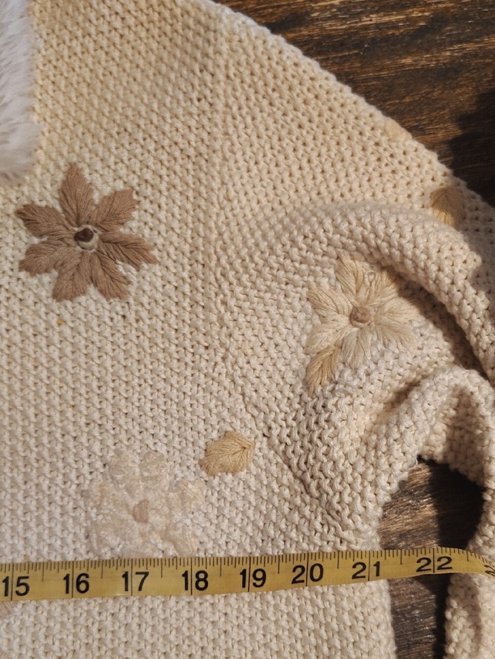 Vintage Cream Floral Applique Knit Cardigan with Faux Fur Collar - Picture 7 of 9